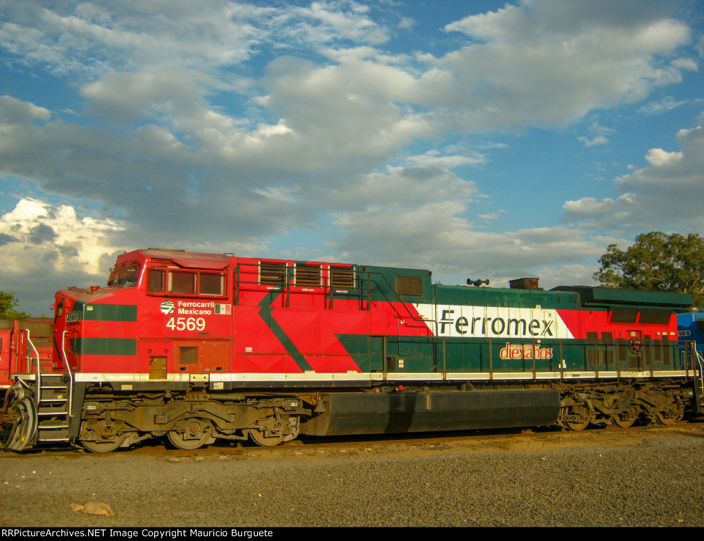 FXE AC4400 Locomotive 